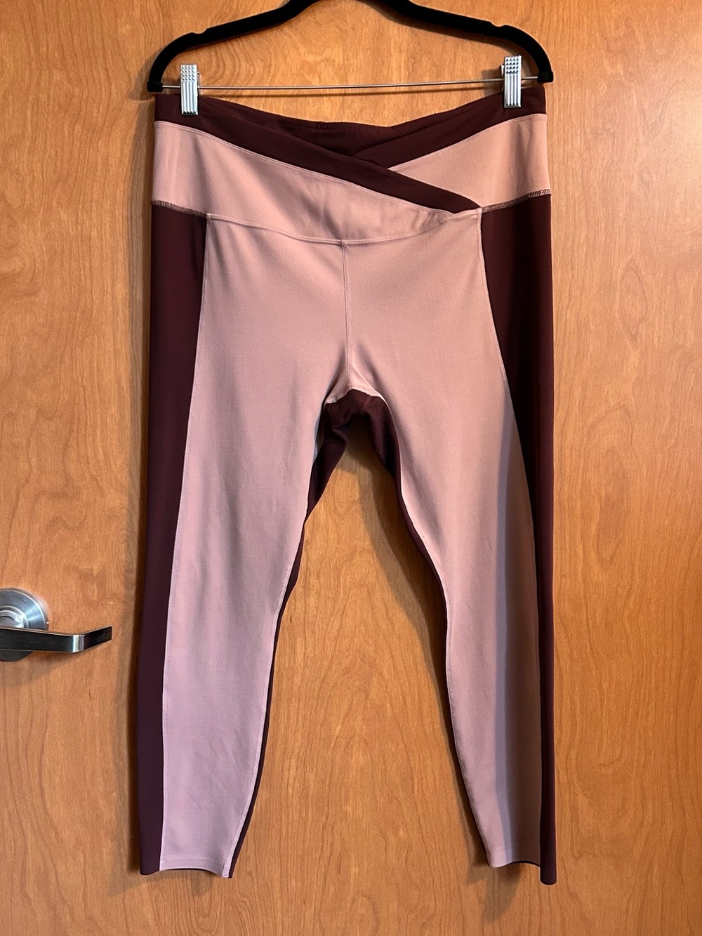 Athleta Chroma 7/8 Yoga Tights Plum Mauve - Size XL